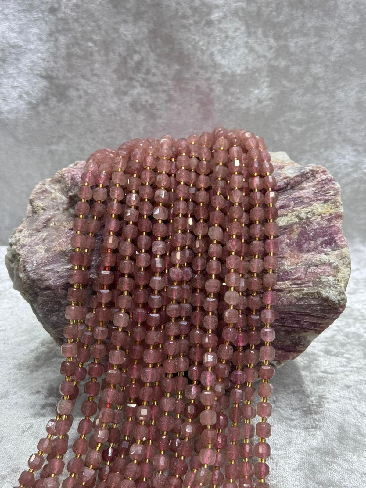 çilek quartz (küp kesim)