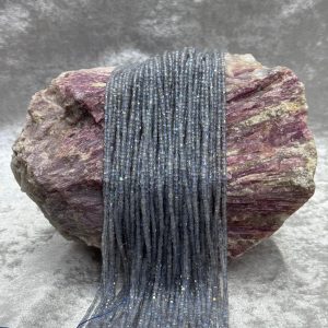 labradorit küp (2*2 mm)