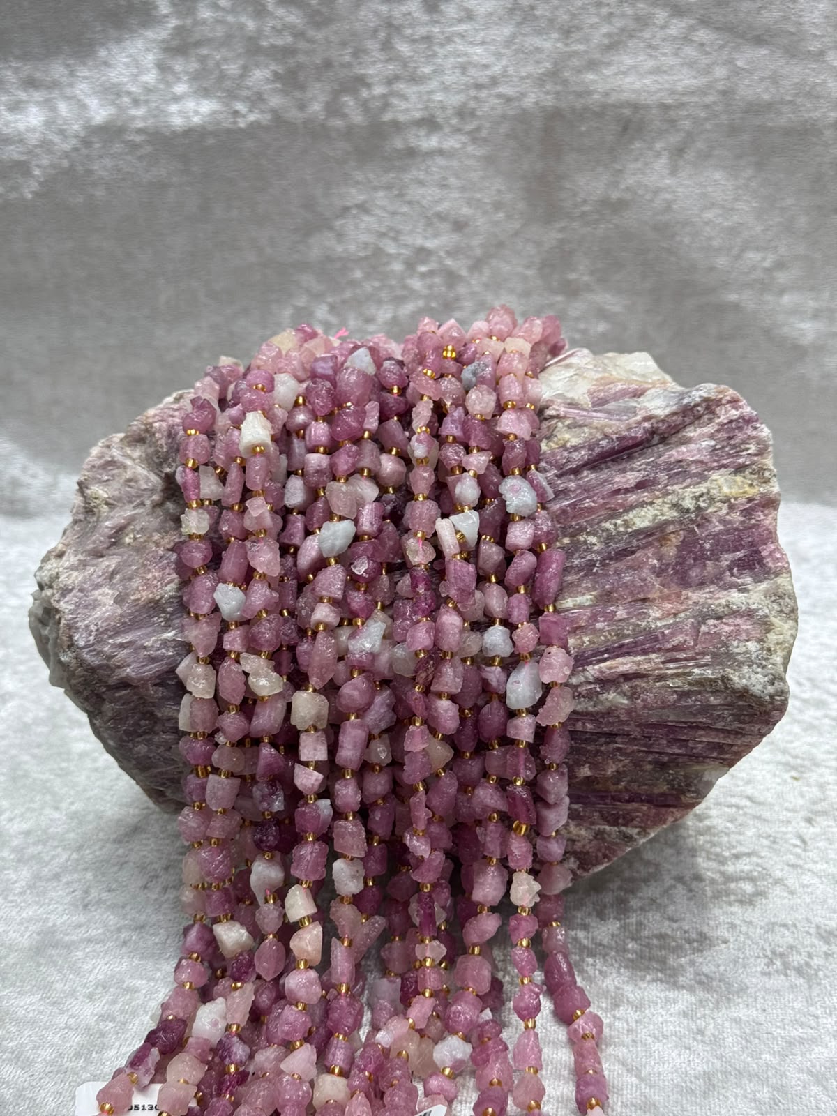 Pembe turmalin (ham taş)